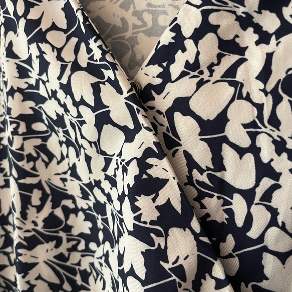 Selling ZOYA dress, mini tightening belt, 3/4 length sleeves, button at neck - Picture 3 of 5